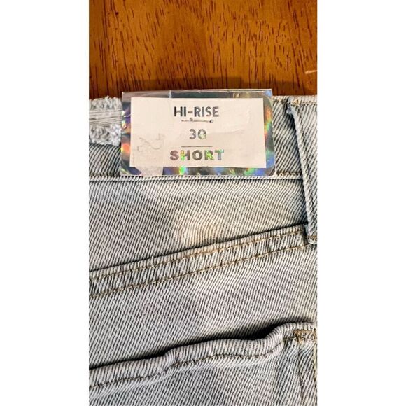 Tinseltown High Rise Frayed Trim Distressed Jean Shorts new Size 30 - Picture 8 of 10